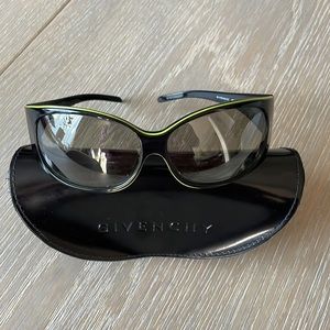 Givenchy vintage sunglasses in case